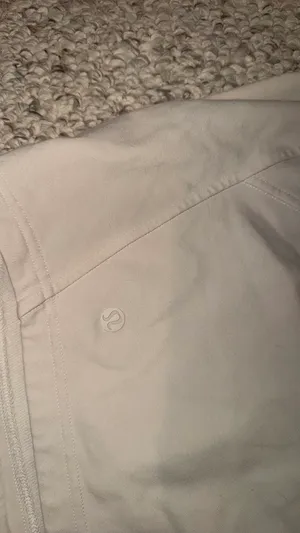Lululemon Shorts Inner Glow 3" thumbnail 3