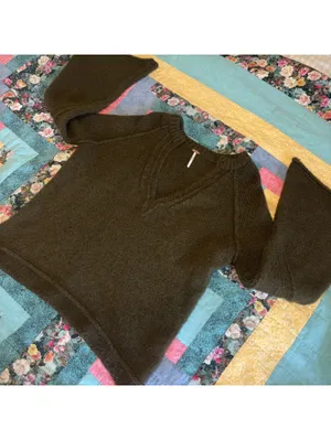 Free People Wool Blend V-Neck Flare Sleeve Woman’s Small Sweater Cozy Casual thumbnail 4