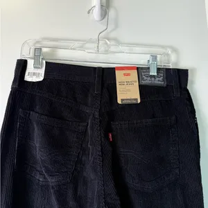 NWT Women's Levis High Waisted Mom Jean Black Corduroy Relaxed Tapered Fit 30x30 thumbnail 4