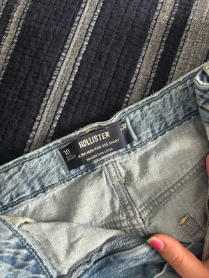 Hollister Ultra High-Rise 90s Denim Shorts thumbnail 4