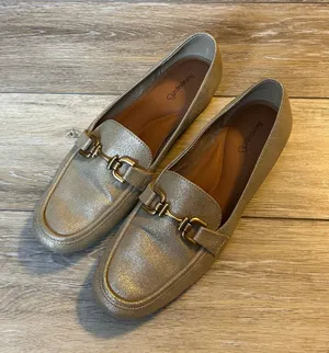 Baretraps Women’s Gold Flats thumbnail 1