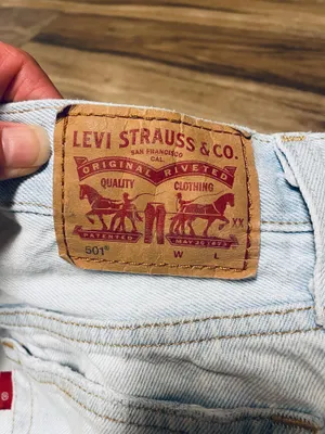 Levi’s 501 Original Fit Women’s Cut-off Jean Shorts Fly Button Closure Size 28 thumbnail 5