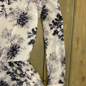 Free People Floral Romper‎ Xs- Tp thumbnail 3