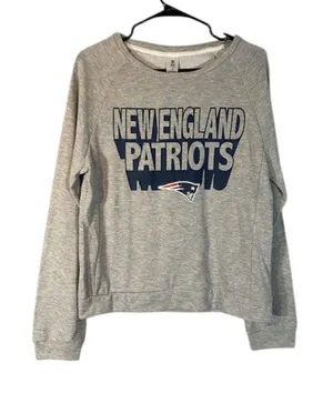 NFL Women’s Gray New England Patriots Long Sleeve Football T-Shirt Size Medium thumbnail 1