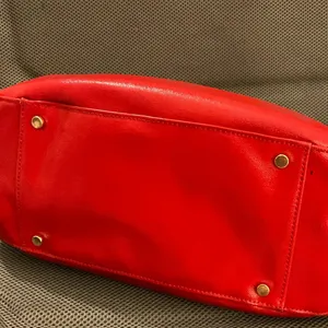This is a cool stylish Kate spade red leather handbag thumbnail 4