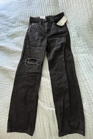 H&M 90s Straight Legged Jeans thumbnail 1