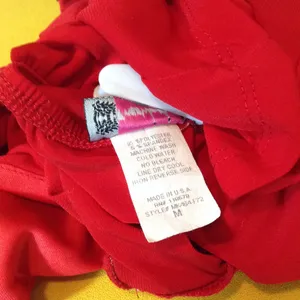 ⬇️SLEEVELESS RED TOP Size M thumbnail 4