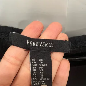 Forever 21 Crop ribbed top with curved hem Size XS thumbnail 4