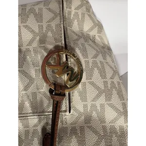 Michael Kors Jet Set Travel Tote - Vanilla MD tote Hang Tag Logo thumbnail 3