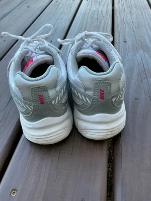 Nike White Sneakers with Hot Pink Swoosh 👟👟 thumbnail 4