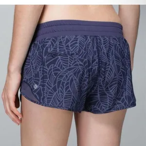 Lululemon Pretty Palm Size 6 Hotty Hot Shorts thumbnail 1