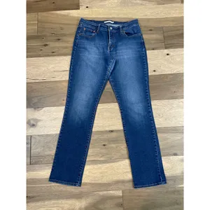 Levi’s 414 Relaxed Straight Jeans Size 29 Mid Wash Classic Straight Leg thumbnail 2