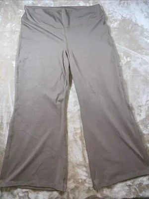 Old Navy Yoga Fall Wide-Leg Leggings in Taupe thumbnail 3