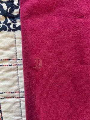 Lululemon Scuba High-Rise Relaxed Jogger in Pomegranate – Size 8 EUC thumbnail 4