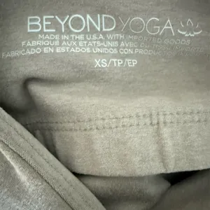 Beyond Yoga Spacedye Refocus Cropped Tank with Shelf Bra Birch Heather Beige XS thumbnail 8