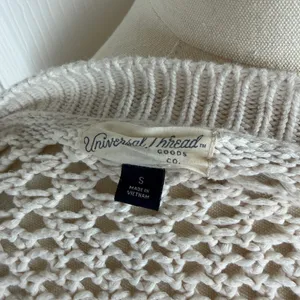Universal Threads white crochet sweater thumbnail 4