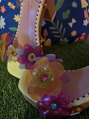 Cute Betsy Johnson shoes Yellow Size 5 thumbnail 3