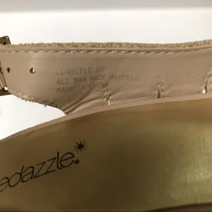 Shoe Dazzle Consuelo nude platform heels 8‎ thumbnail 6
