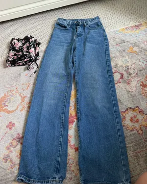 H&M Medium-Dark Wash Blue Jeans thumbnail 1