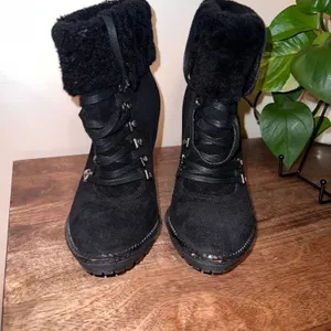 Via Spiga‎ Leya Black Suede Leather Lace Up Heeled Ankle Boots Fur Cuff Size 7.5 thumbnail 2