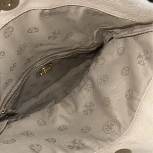 Tory Burch Amanda Foldover Messenger Convertible Crossbody Bag NWT Luxury Chic thumbnail 5