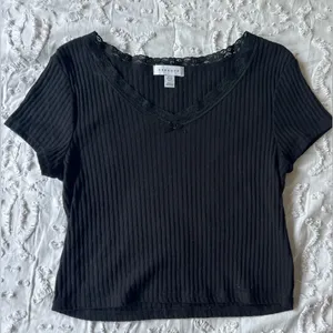 Size 8 Black Lace Short Sleeve Top thumbnail 4