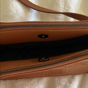 NWOT/ Never Used Steve Madden Tan Embossed Crossbody Bag thumbnail 11