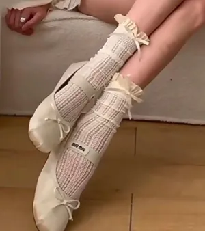 New beige lace ruffle socks thumbnail 1