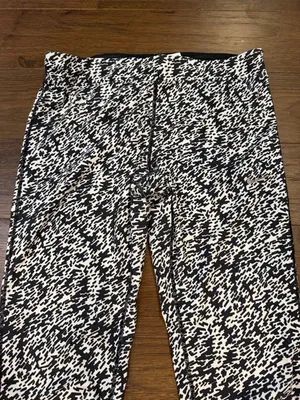 Nike Dri Fit Pronto Essential Crop Running Leggings Black White Medium - C68-006 thumbnail 2