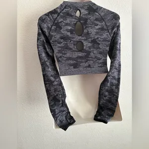Gymshark Women's Adapt Black Camo Seamless Long Sleeve Crop Top M thumbnail 5