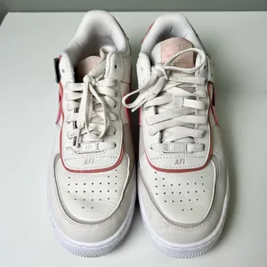 Nike Air Force 1 Shadow Womens Phantom/Pink Oxford/White/Red Stardust Sneakers10 thumbnail 4