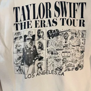 Gildan Taylor Swift Eras Tour LA Crewneck Sweatshirt Beige Long Sleeve Small thumbnail 5