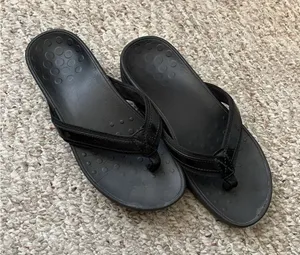 Vionic Men's Black Flip-Flop Sandals thumbnail 1