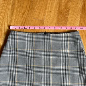 Wilfred Aritzia Plaid Mini Skirt Women’s Size 4 Gray Black Lined Career thumbnail 7