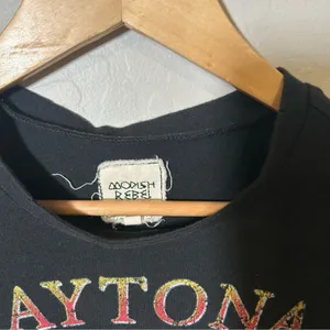 Modish Rebel Daytona Motorcycle Club Graphic Tee Vintage Vibe Zippers Medium thumbnail 2