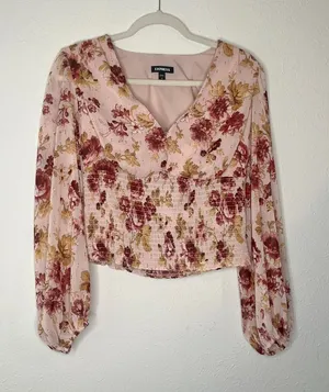 Woman's Express Pink Floral Long Sleeve Crop V-Neck Top Size Medium thumbnail 1