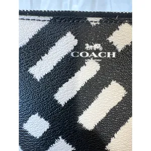 Coach New York Corner Zip Black and White Wristlet EUC thumbnail 3