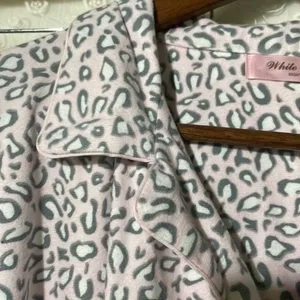 White Mark · 2pc Pajama Set Size 3X · Girlsoft Pink Gray Cheetah Print Plush thumbnail 6