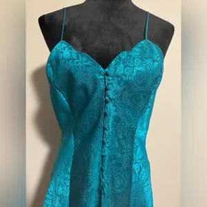 EUC Victoria’s Secret Vintage Blue Scalloped Satin Slip size medium thumbnail 2