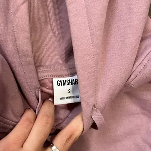 Gymshark pull over cropped hoodie thumbnail 2