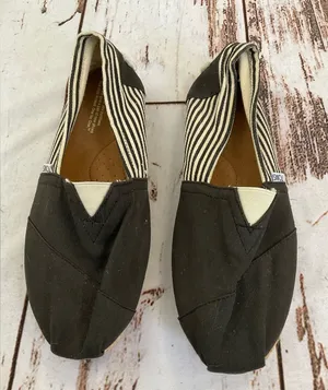 Nwot Toms‎ Distressed Black And Cream Stripped Espadrille Style Slip On Shoes thumbnail 1