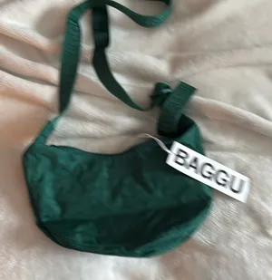 NWT Baggu Cresent Bag thumbnail 1