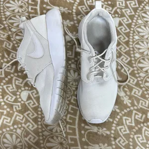 Nike White Athletic Shoes thumbnail 2