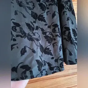 Carmen Carmen Marc Valvo Holiday Green and Black Velvet detail circle sk…​ thumbnail 3