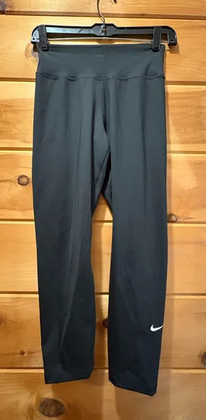Nike One Dri-FIT Women’s Black Mid Rise Crop Leggings XS Athletic Workout Pants thumbnail 1