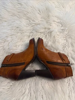 FRYE Distressed Women's brown Leather Ankle Booties with Side Zip size 6B thumbnail 5