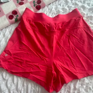 Lululemon shorts thumbnail 3