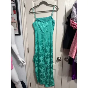 Saylor Floral Jacquard Ruched Slit Midi Gardenia Dress Mermaidcore Wedding Guest thumbnail 3