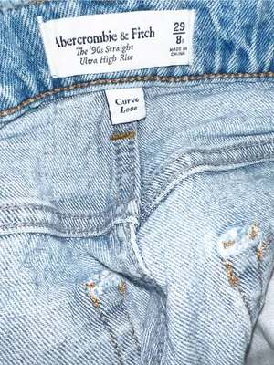 Abercrombie & Fitch The 90’s Straight High-Rise Distressed Curve Love Denim thumbnail 9