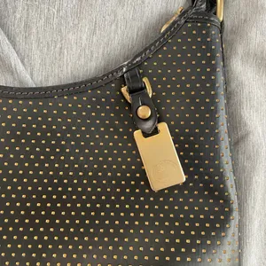 Dooney & Bourke Cabrio Cabriolet Black Perforated Leather Bag Vintage Made USA thumbnail 5